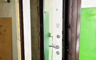 стальная дверь с зеркалом ДКВ-77 в квартиру с отделкой МДФ