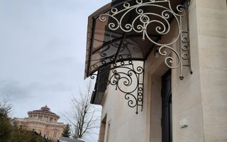 козырек НВСКЗ-6 с ковкой и покрытием монолитным поликарбонатом